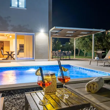 Roka By Guide Villa *