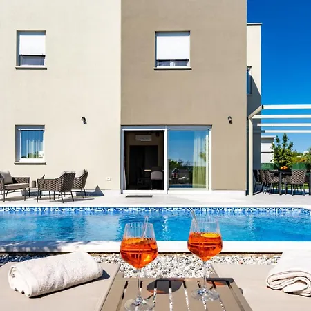 Roka By Guide Villa